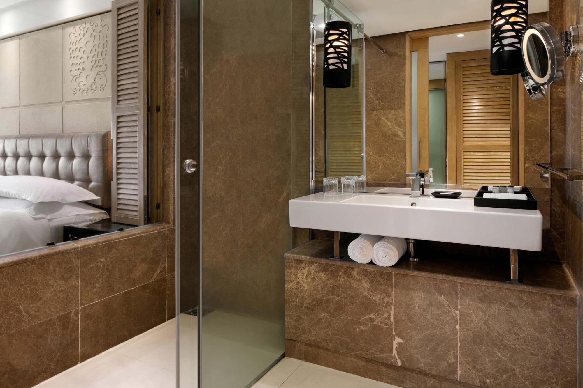 Premium King Room High Floor or Club Lounge Access,1633694271:JPEG